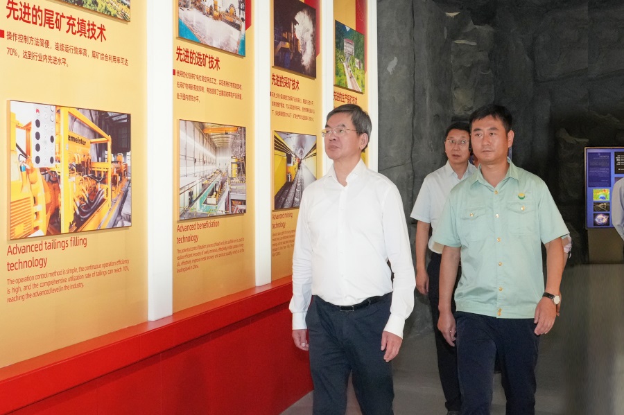 2024.06.23全國政協(xié)委員、省政協(xié)主席、黨組書記莊國泰蒞臨金徽股份指導工作.jpg
