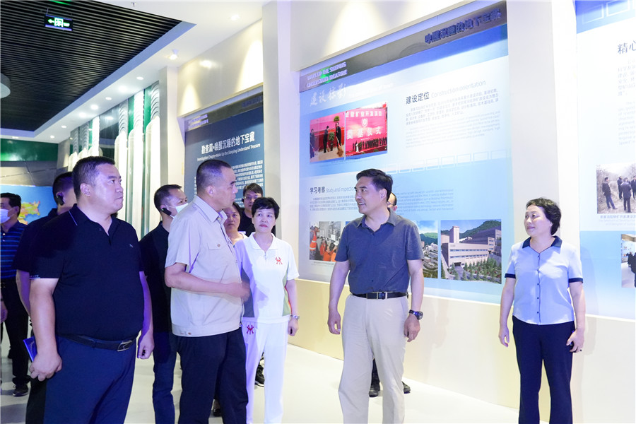 12-2022年8月，省委常委、省委統(tǒng)戰(zhàn)部長孫雪濤帶領(lǐng)帶領(lǐng)全省黨外代表人士考察團蒞臨金徽股份調(diào)研指導。.jpg