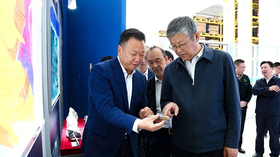 33-2021年5月，隴南市委書記張珂兵蒞臨礦區(qū)調(diào)研尾礦庫治理及綠色礦山建設情況。.jpg