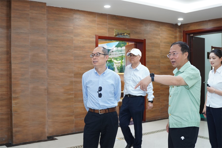 2024.06.23重慶市政協(xié)副主席、民盟市委會主委杜惠平蒞臨金徽股份調(diào)研.jpg