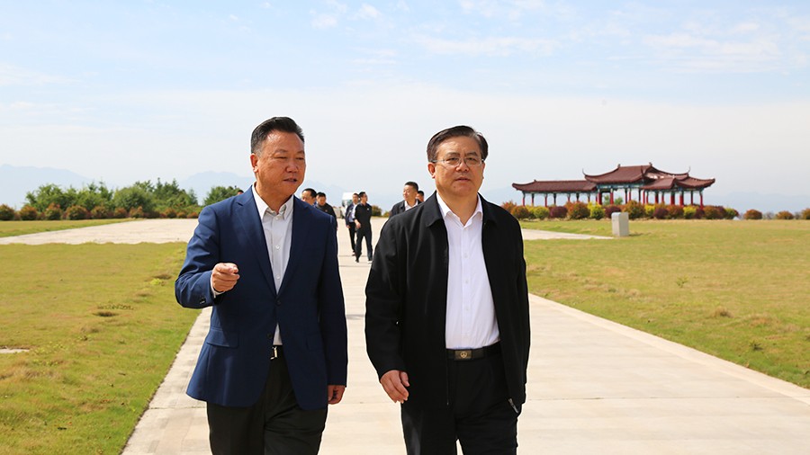 30-2021年5月，省人民檢察院黨組書記、檢察長朱玉蒞臨金徽股份調(diào)研綠色礦山建設工作。.jpg